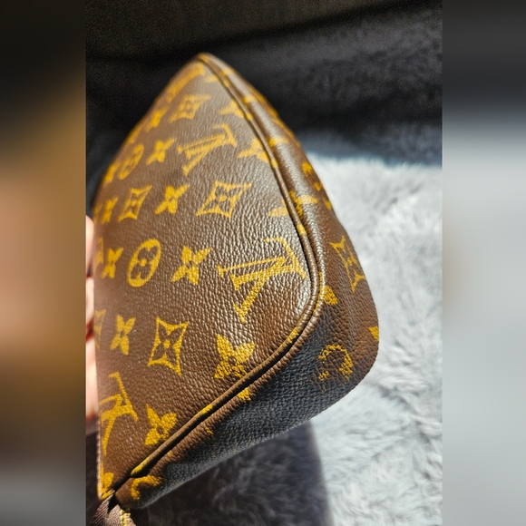 Authentic Louis Vuitton Pochette Accessoire Monogram- Excellent Condition - Picture 8 of 16